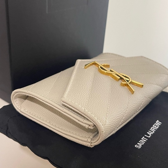 ❌SOLD❌ YSL Envelope Wallet - Picture 4 of 11